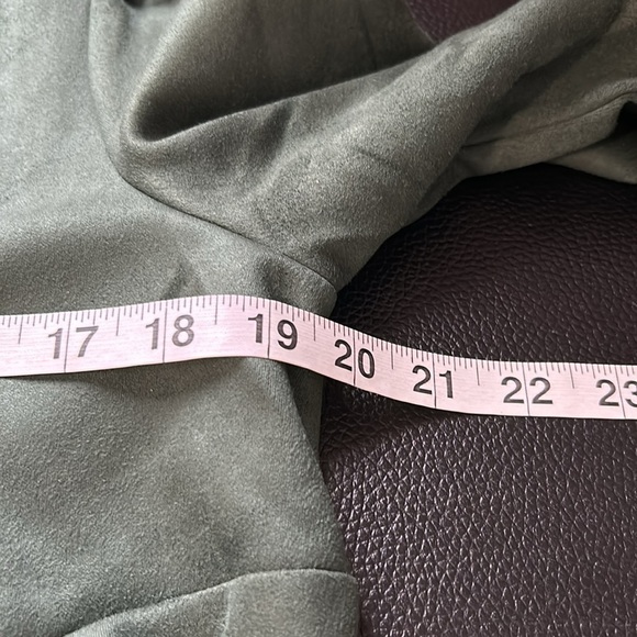 TUCKERNUCK Malachite Suede Easton Blouse Green Ruffle Sleeve Top Sz M NEW - Picture 12 of 14